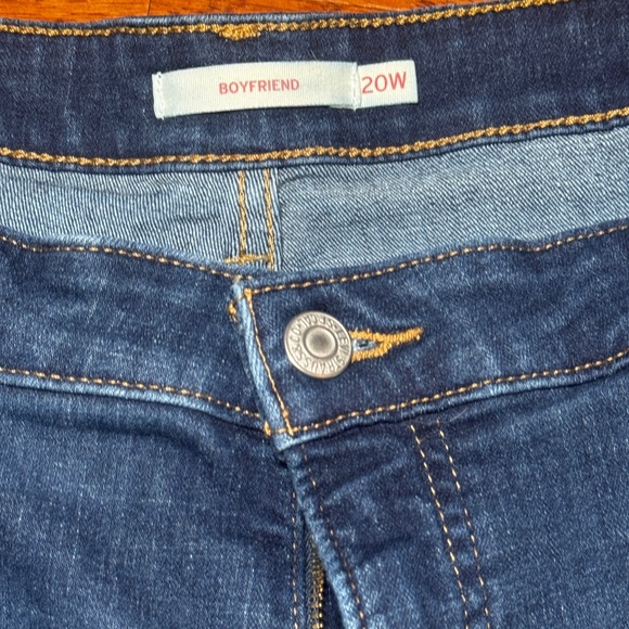 Levi's | Women’s Plus Size Dark Wash Boyfriend Crop Jeans Size 20W - Picture 6 of 10